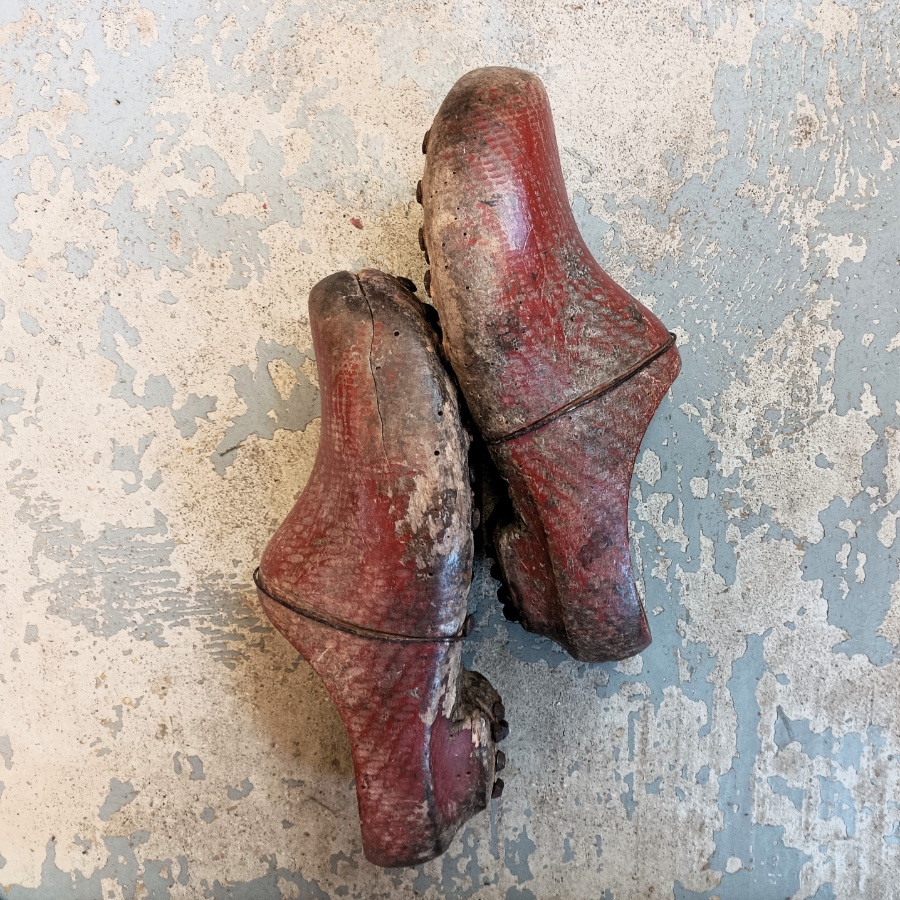 Vintage red wooden Clogs  (7).jpg